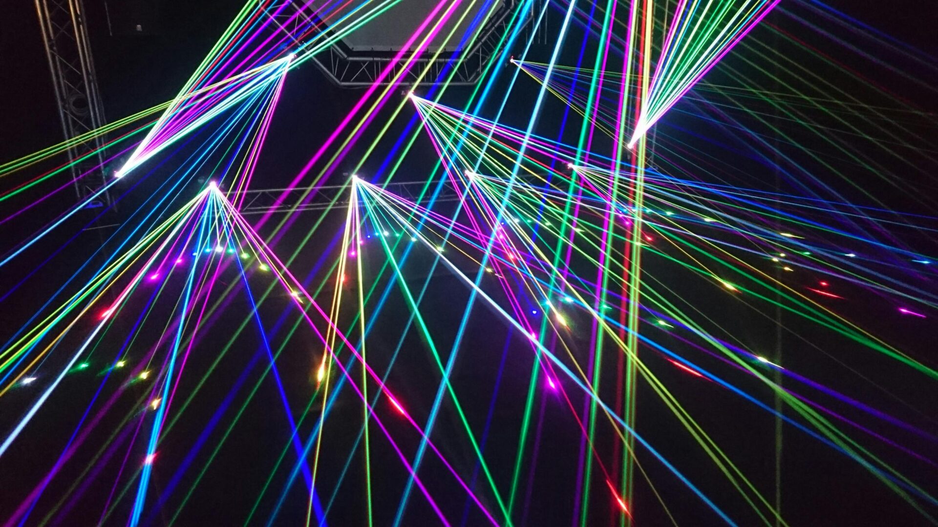 Spectrum Access in Modern Wireless Communications